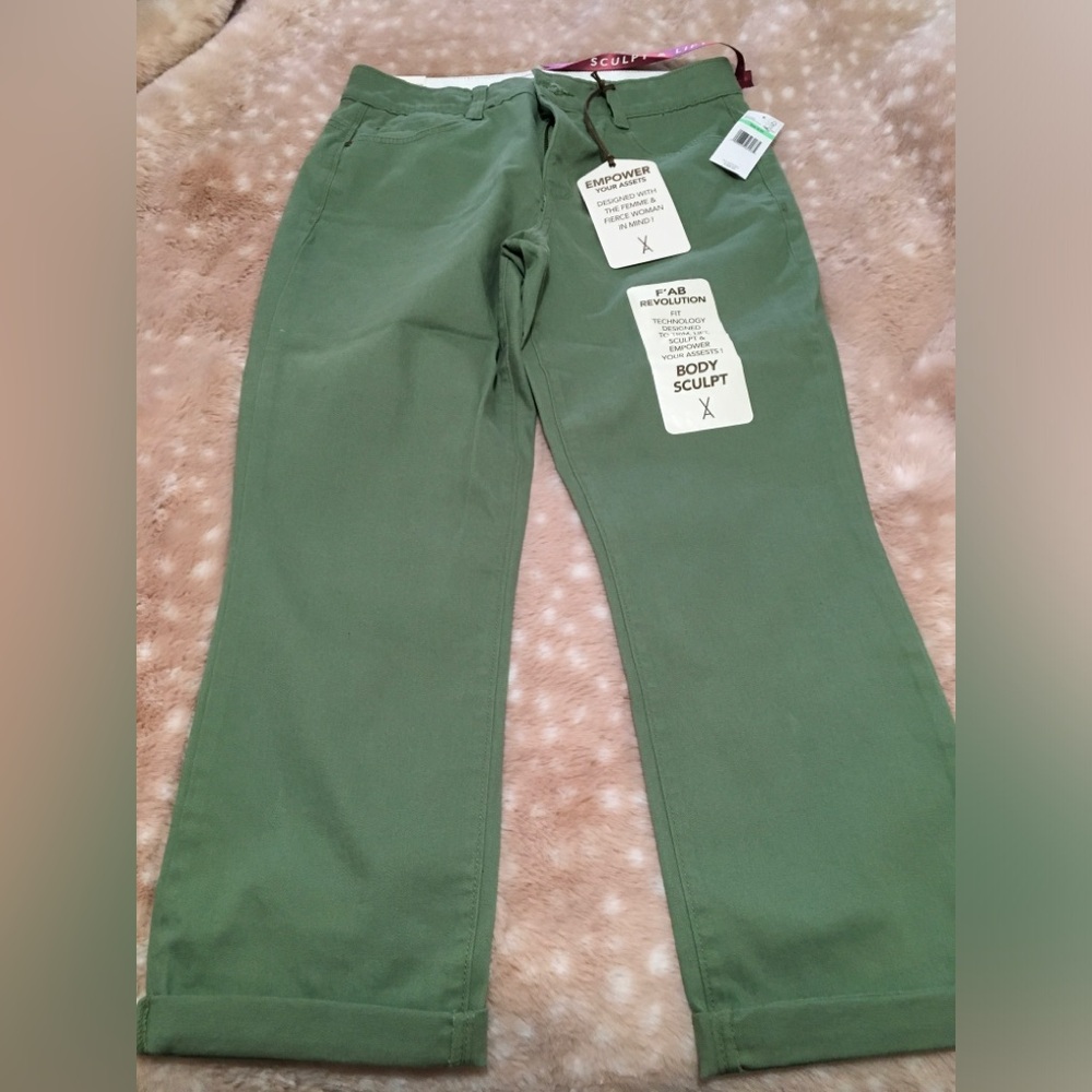 Vintage America Body Sculpt Olive Green Cuff Capri Pants
